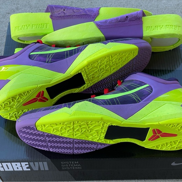 Nike Kobe 7 VII Cheetah Christmas size 9.5. - Picture 2 of 4